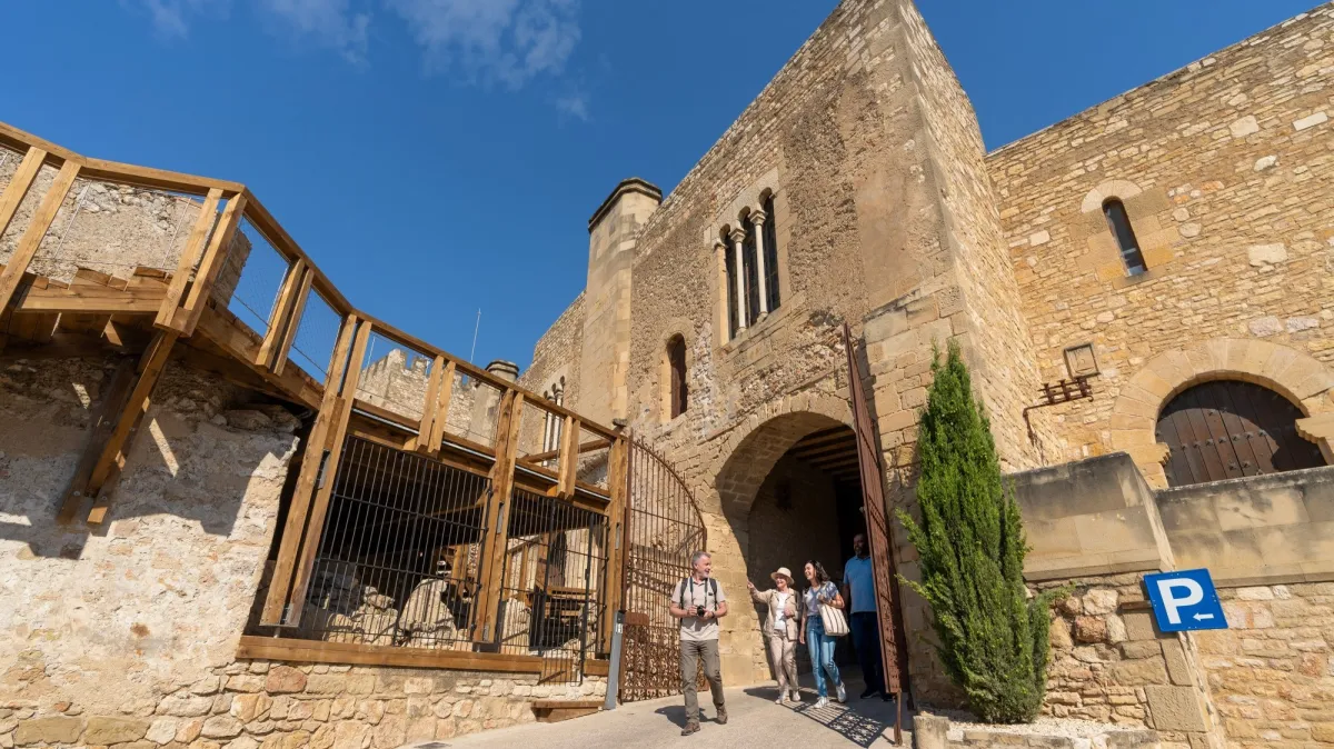 Visites a les passarel·les de la muralla del Castell de la Suda